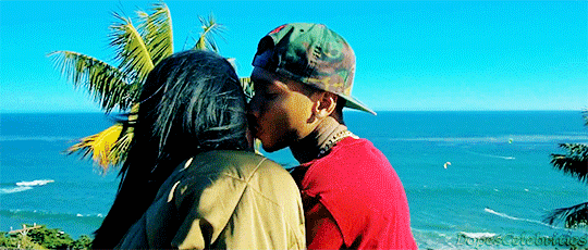 Según 
<b><a href="http://la.eonline.com/andes/the-kardashians/tyga-rompio-el-silencio-sobre-kylie-jenner-y-las-causas-de-la-ruptura-de-su-relacion/">E! Online</a></b>, la pareja peleó por celos profesionales: "Estar en eso tomó mucho, relativizó a mi carrera, todo. Eclipsó muchos de mis talentos y muchas cosas por las que trabajé".