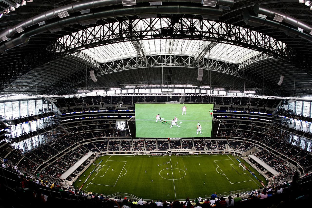 De hecho, el primer evento deportivo celebrado en el entonces Cowboys Stadium, sede de los Dallas Cowboys de la NFL, fue el partido de cuartos de final de la Copa de Oro 2009, entre Costa Rica y Guadalupe, que los ticos ganaron 5-1.