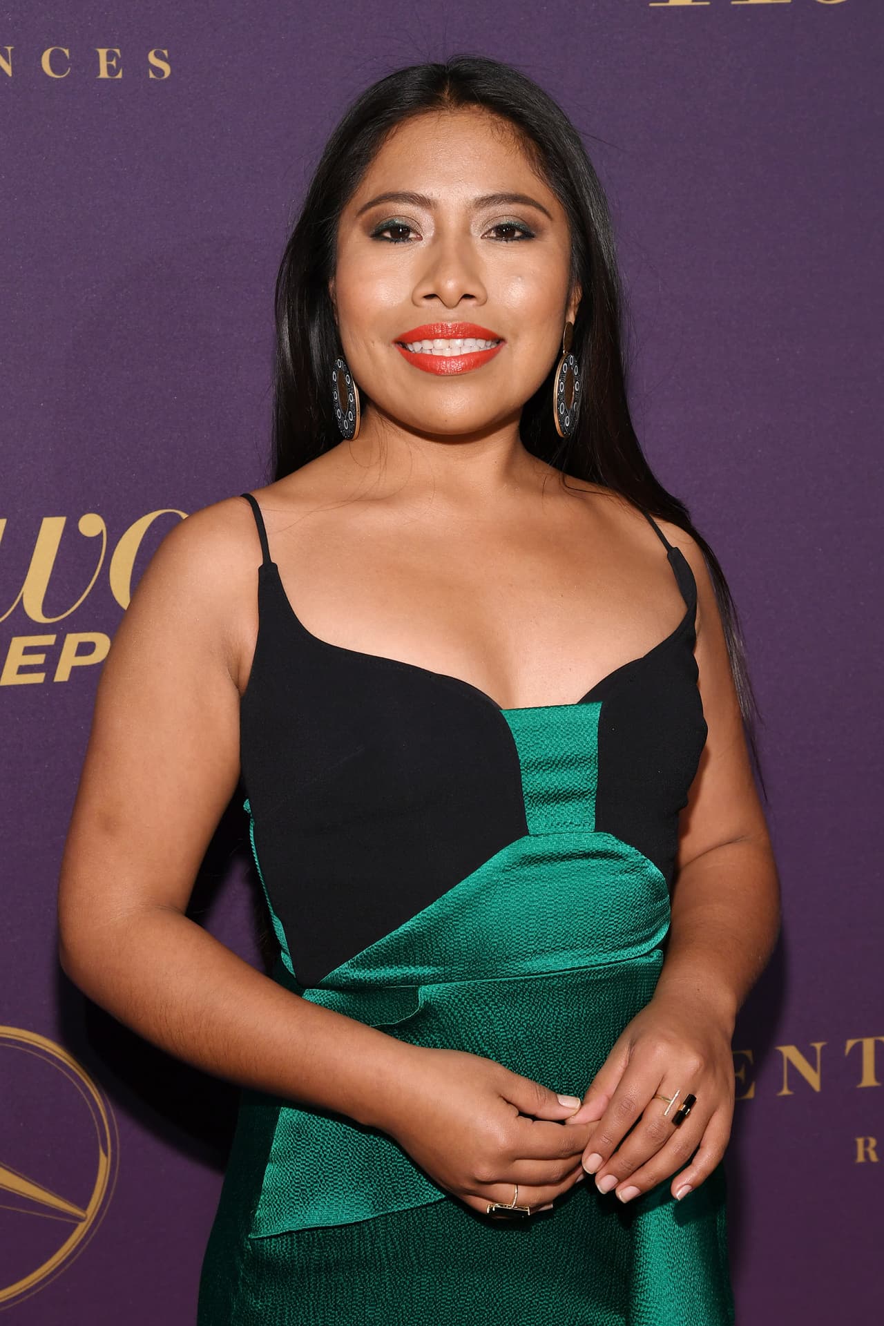 Tampoco ha sido discreta en ninguna de sus elecciones. Es sin duda, una rara muestra de aceptación de su propia belleza. Cada una de las piezas elegidas, va acompañada de una impresionante seguridad sobre su figura y su belleza poco usual en este tipo de eventos hollywoodenses.