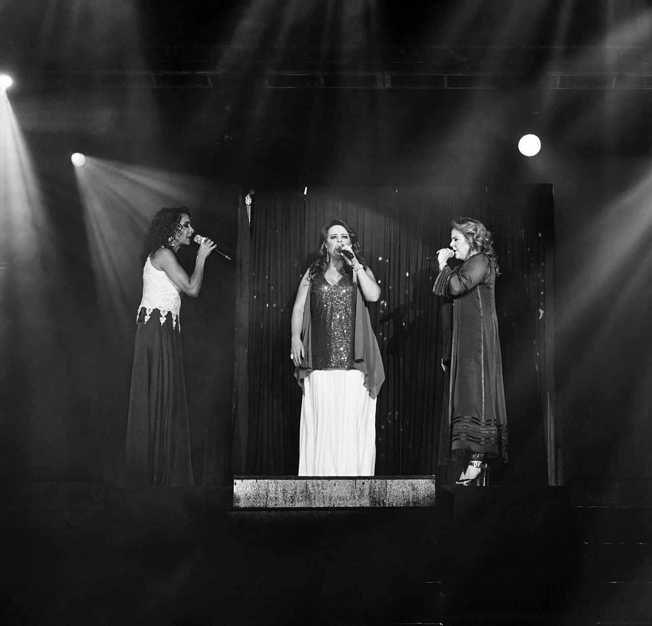 Pandora se mantiene fiel a sus influencias, pues aún canta su homenaje a Juan Gabriel en sus conciertos.