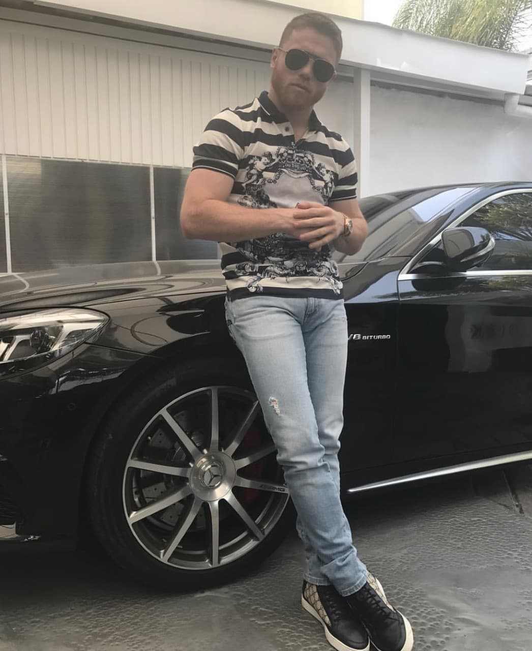 Uno de los coches más dsicretos que tiene el pugilista es Mercedes-Benz AMG CLS 63 S, oche que supera el millón de pesos en precio.