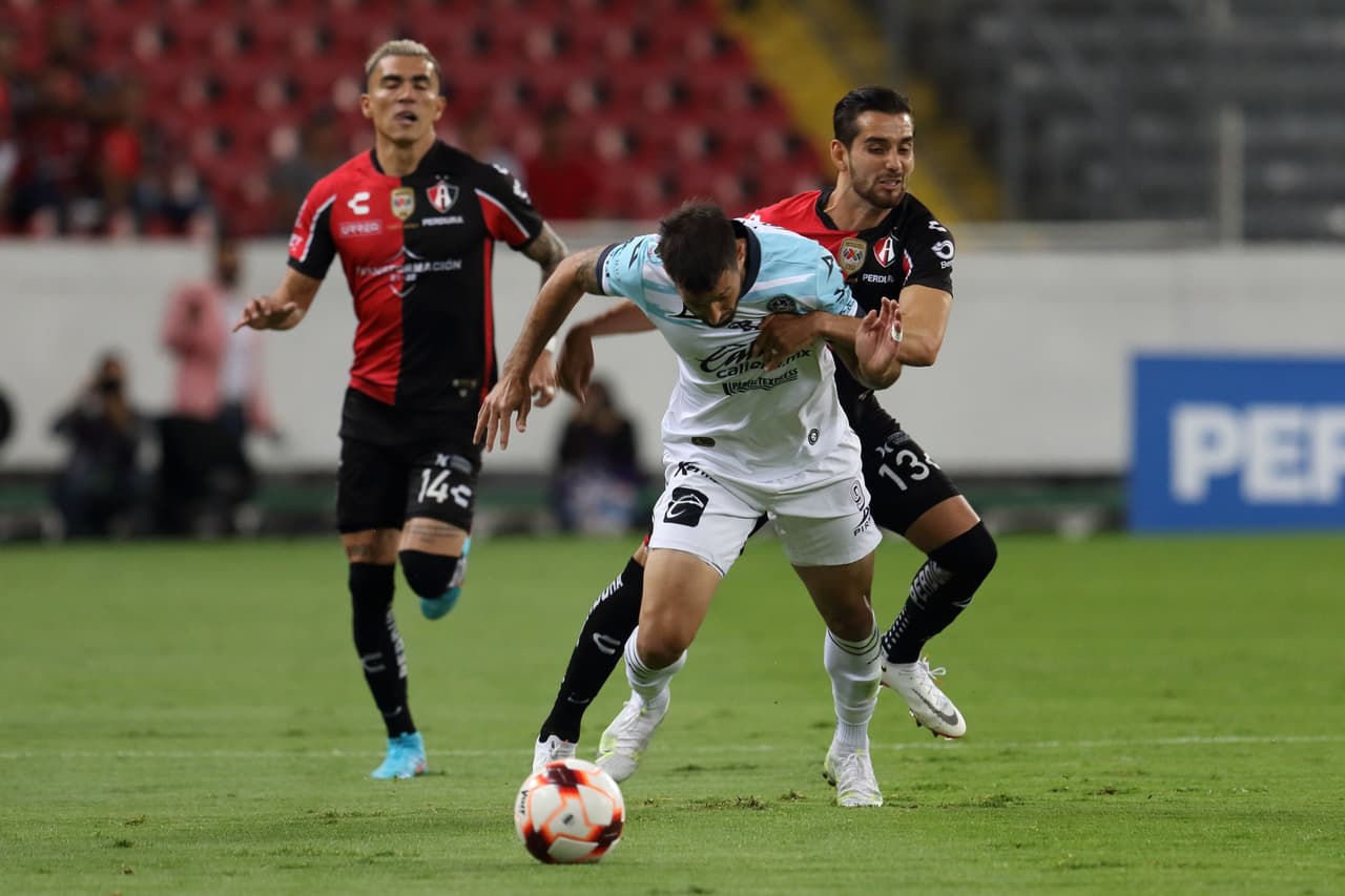 Mazatlán FC sorprendió y venció 1-2 al Atlas en el Estadio Jalisco en la Jornada 14 con doblete de Gonzalo Sosa.
