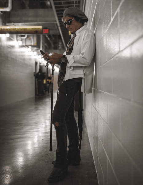 El gran Joe Perry se tomó un descanso en medio de los ensayos.