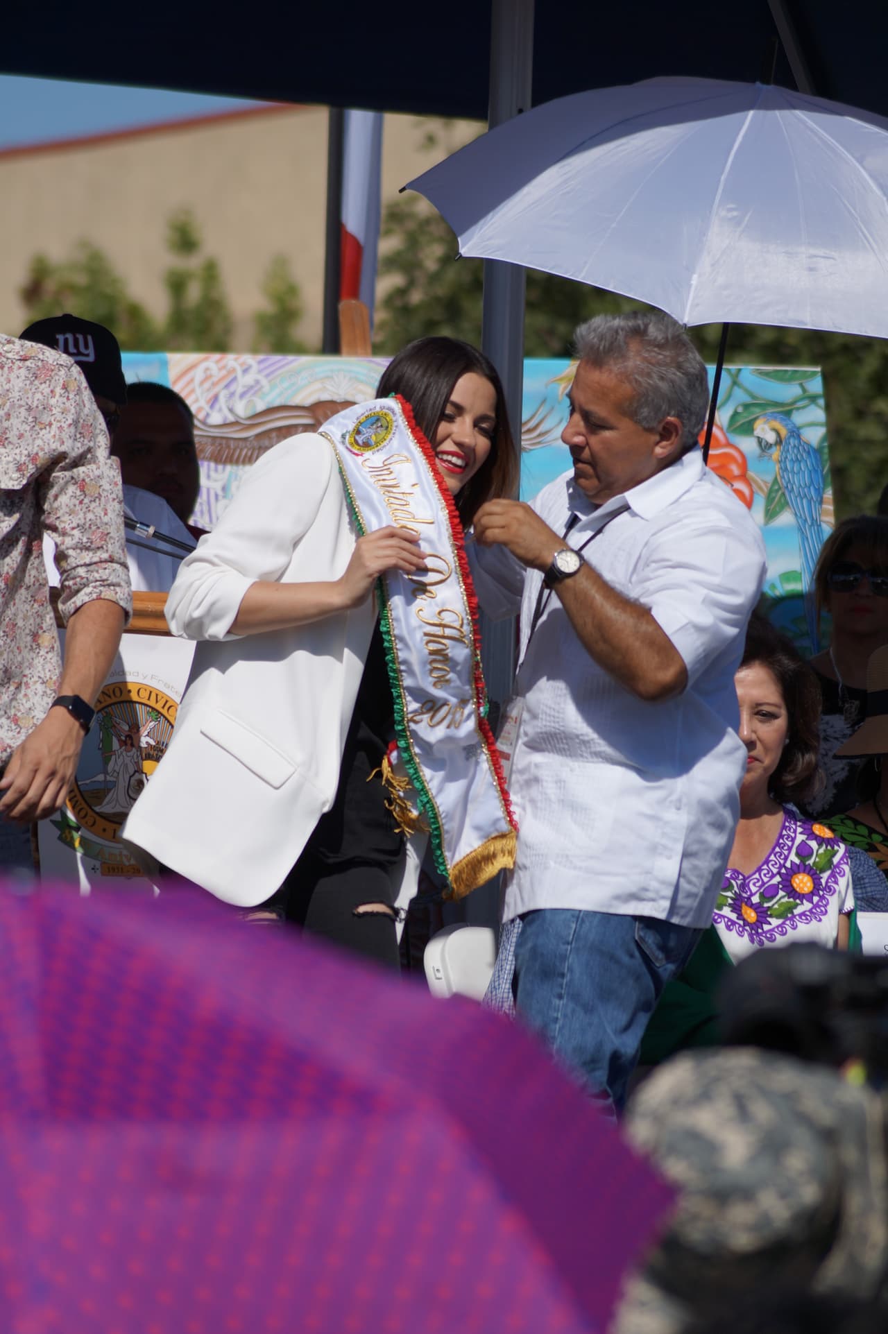 Miles festejaron la independencia de México en el tradicional desfile en el este de Los Ángeles.