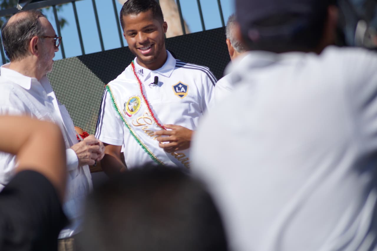 Miles festejaron la independencia de México en el tradicional desfile en el este de Los Ángeles.