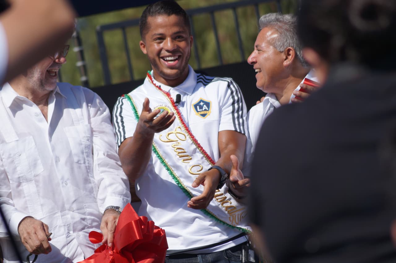 Miles festejaron la independencia de México en el tradicional desfile en el este de Los Ángeles.