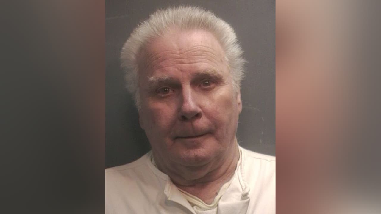 Antes de asesinar a Irby, Buntion contaba con un extenso historial criminal, incluidas 13 condenas por delitos graves. Era miembro registrado de la pandilla 'Hermandad Aria de Texas'.