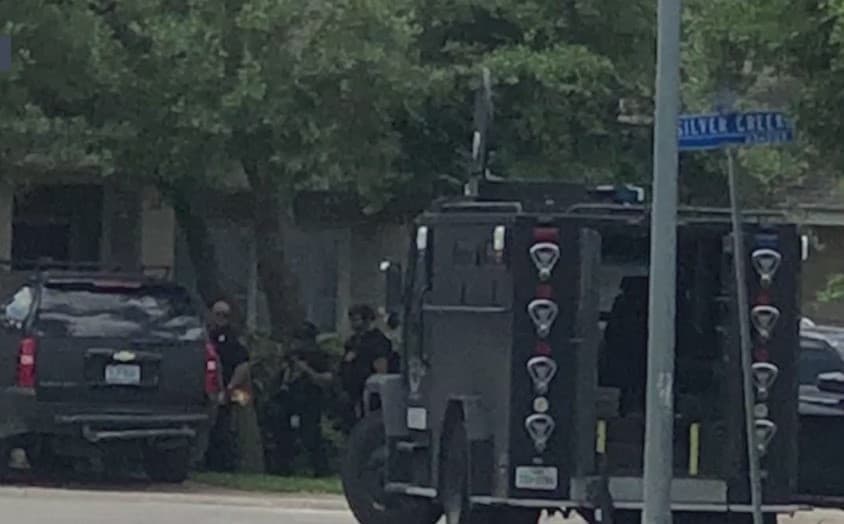 El padre de familia era un militar. Las autoridades no han dado a conocer la identidad de la familia.