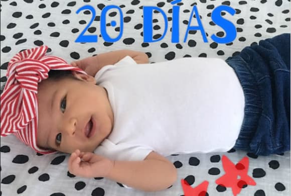 La pequeña Giulietta celebrando sus 20 días, muy a la moda.