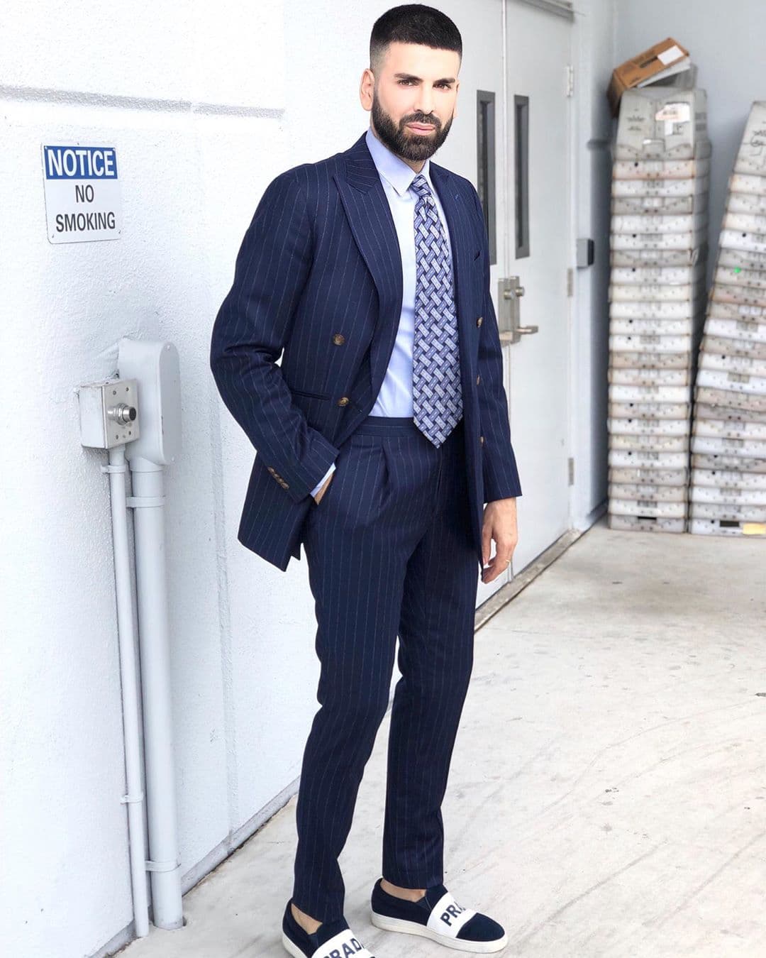 El famoso experto en belleza y moda de Univision, Jomary Goyso, ha compartido esta semana en su 
<b><a href="https://www.instagram.com/jomarigoyso/" target="_blank">cuenta de Instagram</a></b> los peculiares mensajes que le ha hecho llegar su madre, Marijosé, por WhatsApp. En estos, le ha pedido que 
<b><a href="https://www.univision.com/entretenimiento/las-13-vivencias-que-explican-quien-es-jomari-goyso-segun-su-libro-que-ya-hemos-leido" target="_blank">deje de 'provocar' a sus vecinas</a></b> con las fotos que publica. 
<br>