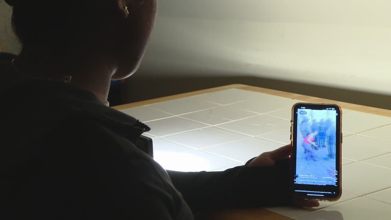 Sola a los 17: el miedo de una joven ciudadana tras la detención de su madre por agentes federales en Chicago