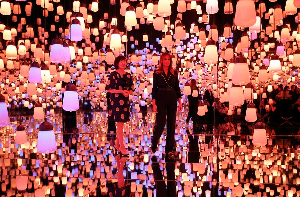 Las dos visitaron el Museo de Arte Digital en Tokio este domingo.