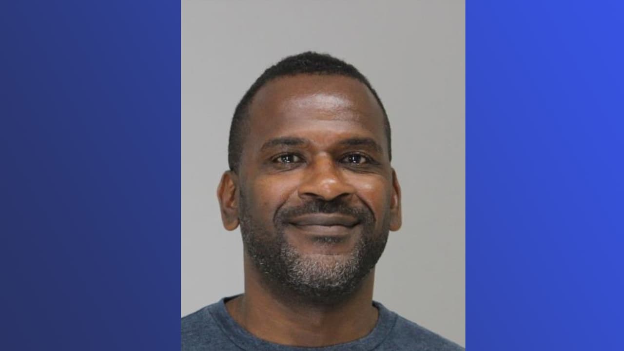 Por segunda vez, un oficial de la policía de Dallas es arrestado por presunto abuso sexual infantil