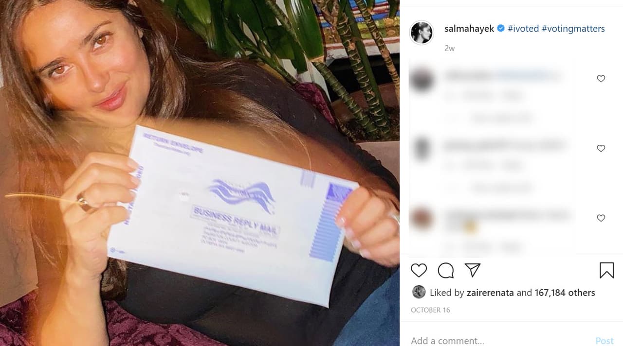 Con esta foto, 
<b><a href="https://www.univision.com/famosos/por-que-salma-hayek-es-mas-rica-que-la-reina-isabel-esto-es-lo-que-sabemos-fotos" target="_blank">Salma Hayek</a></b> dio a conocer que ejerció su voto por correo el pasado 16 de octubre.