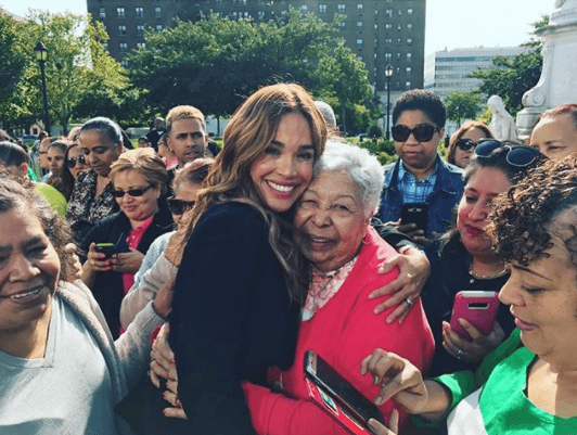 El mundo necesita más abrazos y Karla los repartió entre toda nuestra gente.