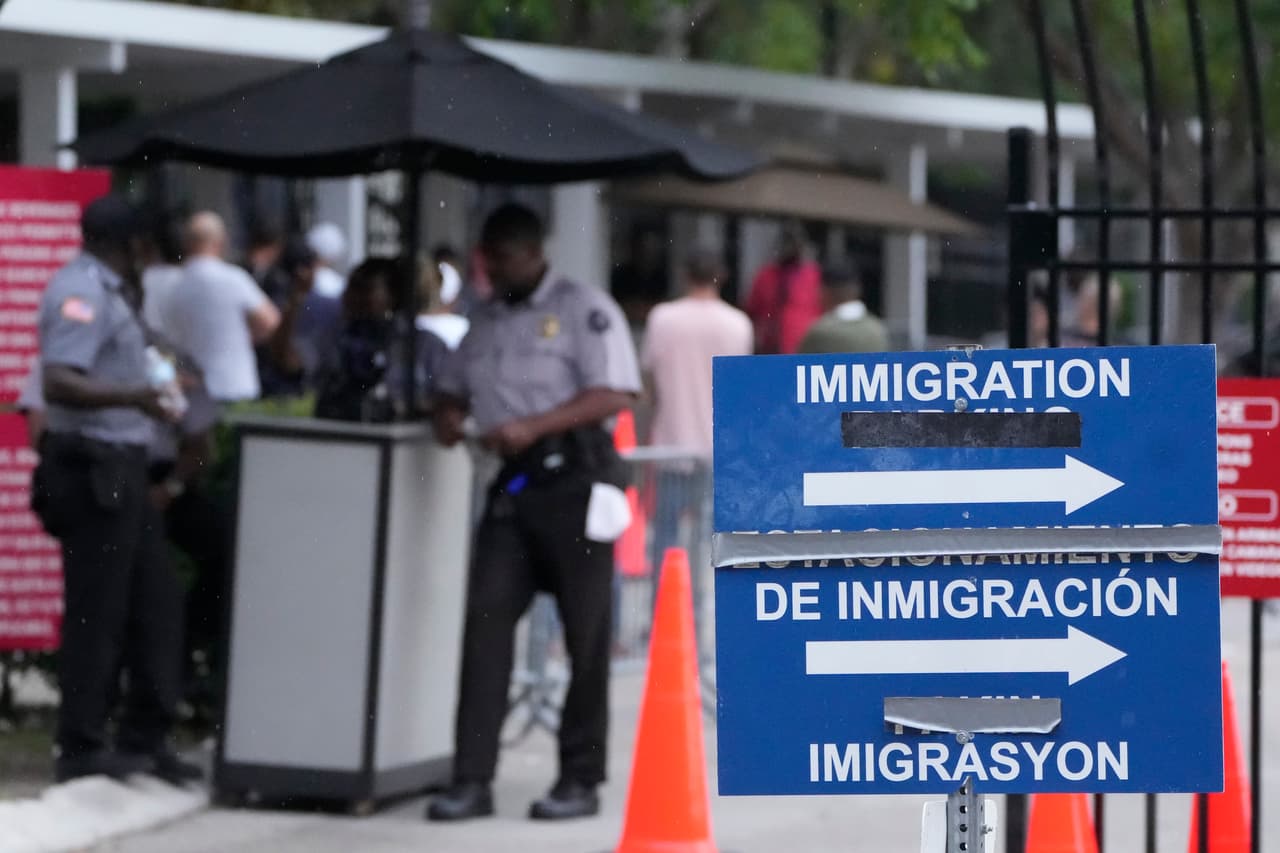 Ley SB 1718: juez rechaza petición de dejar sin efecto sección que prohíbe y castiga el transporte de indocumentados en Florida