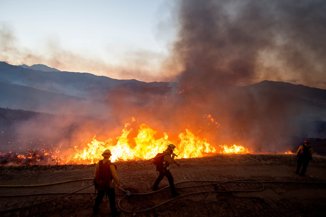 Se estima que unas 2,500 casas y al menos 7,800 personas deben ser evacuadas de la zona.