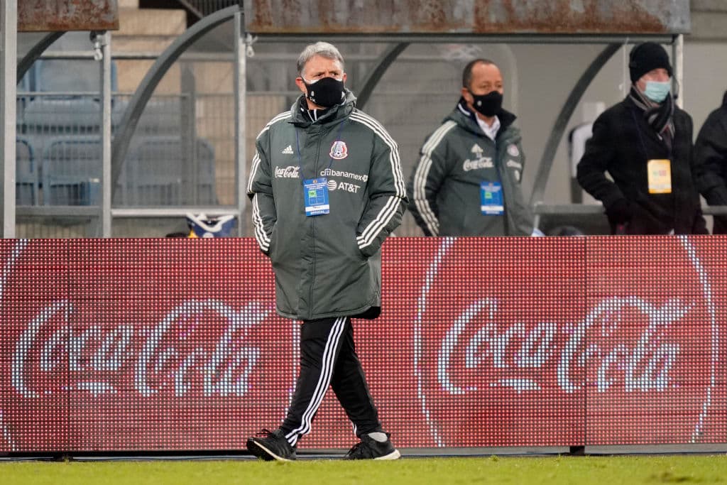 Gerardo Martino durante el juego entre México y Japón.