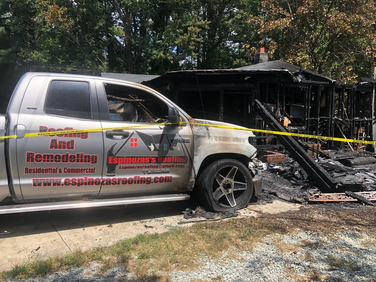 Un incendio dejó en cenizas una casa de Bay Poind Dr., en Durham, Carolina del Norte.