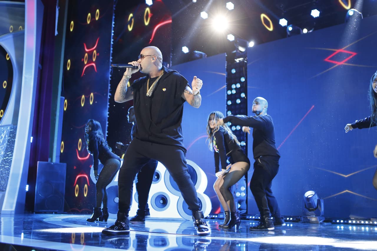 Wisin fue el encargado del primer segmento musical del Teletón USA 2015