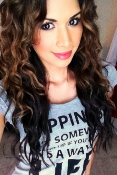 A través de las famosas fotos 'selfies' es como nuestra reina mantiene una estrecha relación con sus seguidores. Este tipo de fotos se han convertido en un fenómeno y no hay quién no se haya tomado una. Ahora puedes subir la tuya con el hashtag #NBLselfie para ganar un kit de belleza, los detalles aquí