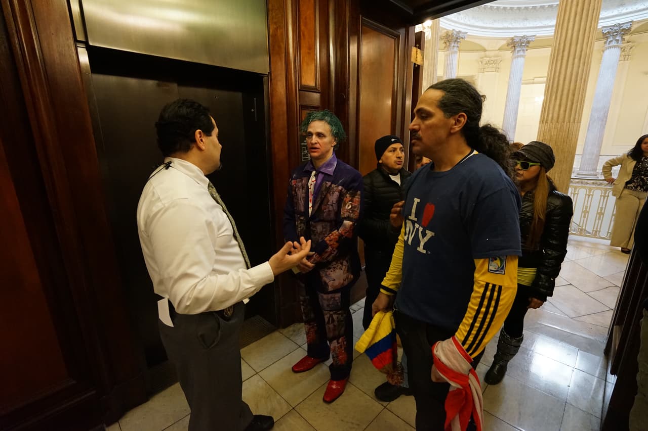 La estricta seguridad de la Alcaldía no detuvo al Guasón.