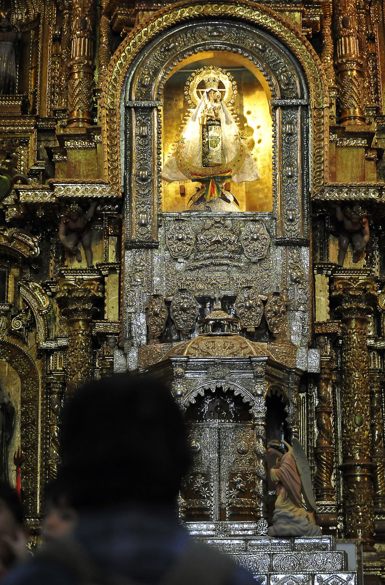 Su etimología deriva de "candelero" o "candela" que se refiere a la luz santa que nos guía hacia el buen camino y la redención y aviva la fe en nuestro Dios. De ahí también la "fiesta de las luces".
