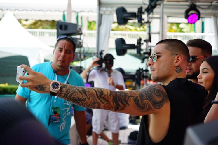 Maluma se toma en serio el asunto de los selfies