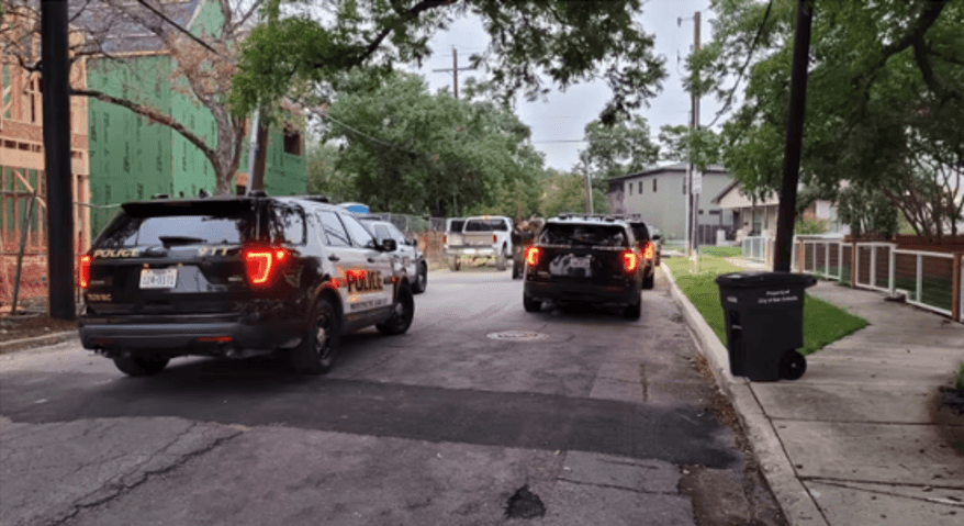 Arrestan a dos hombres por robar material de un sitio de construcción
