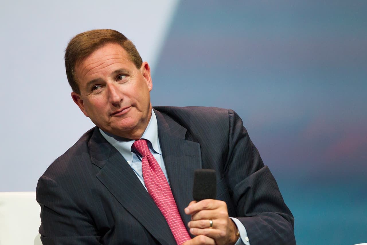 <b>13. Mark Hurd (Oracle). Salario y compensación anual (2016): $41,121,896. </b>
<br>Nació en Manhattan, Nueva York, y tiene 60 años. 
<br>Comenzó su carrera en NCR donde pasó 25 años. Luego, entre 2005 y 2010, pasó por el gigante Hewlett-Packard. En 2010 fue nombrado CEO de Oracle y miembro de la junta directiva.