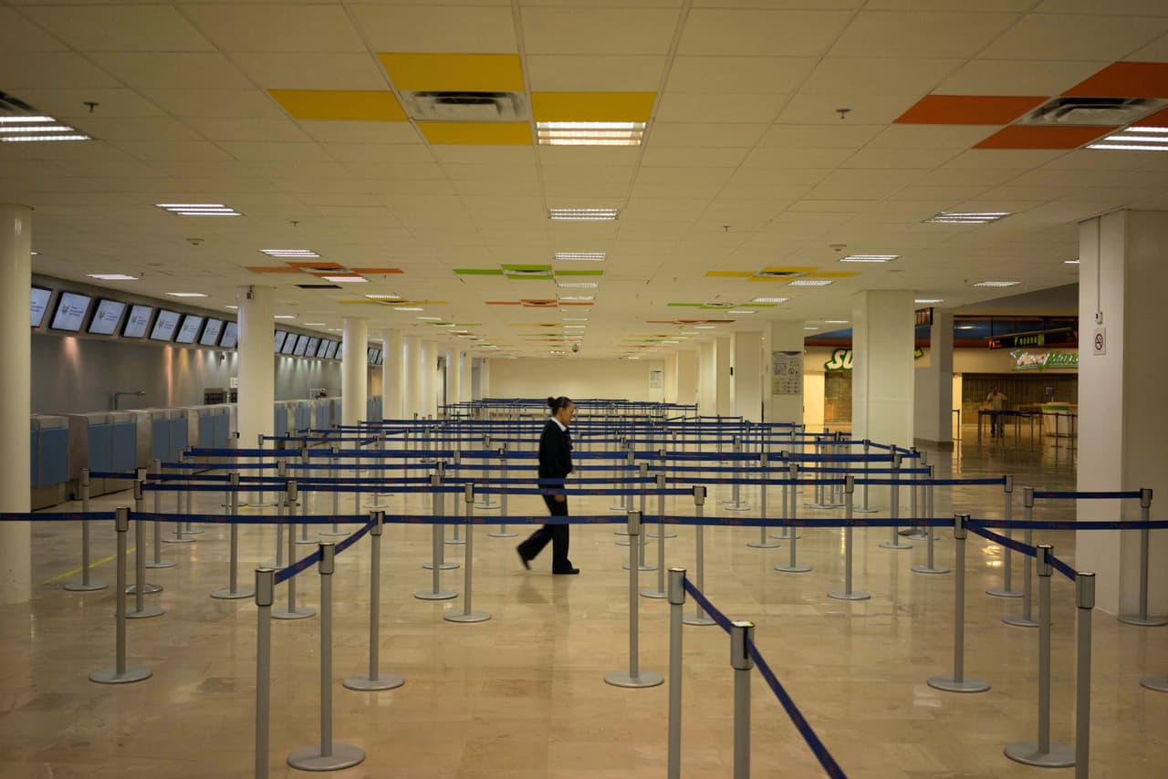 En Puerto Vallarta el aeropuerto fue cerrado hasta nuevo aviso.