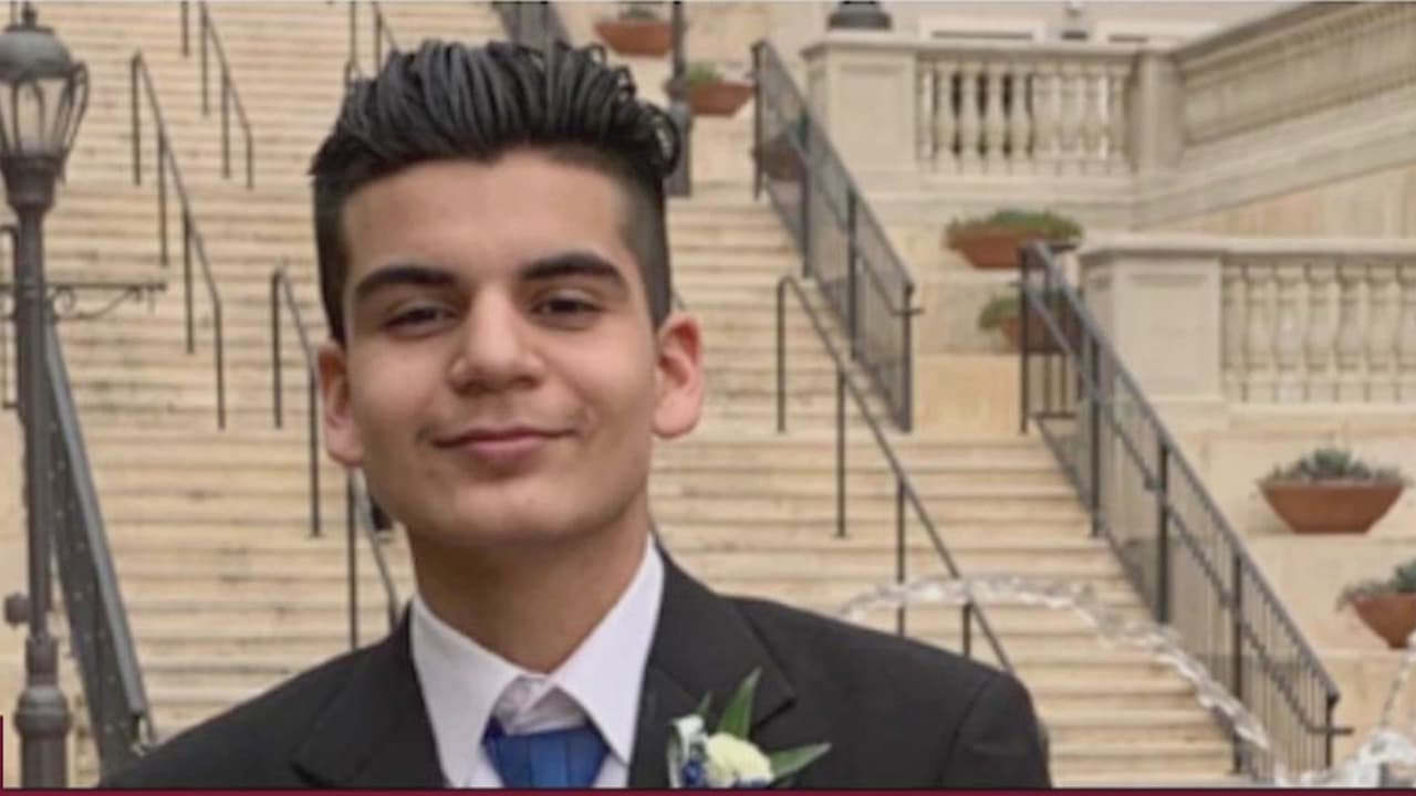 <b>Septiembre 2020:</b> El Médico Forense del condado de Bexar confirmó que el cuerpo hallado dentro de un auto calcinado correspondía a 
<a href="https://www.univision.com/local/san-antonio-kwex/esto-es-lo-que-se-sabe-de-la-desaparicion-de-sebastian-eduardo-el-joven-de-17-anos-que-corria-bicicleta-por-san-antonio">Sebastián Eduardo Vásquez Carpio</a>, quien fue reportado como desaparecido por su madre. El sosspecho del asesinato es otro joven de 17 años.