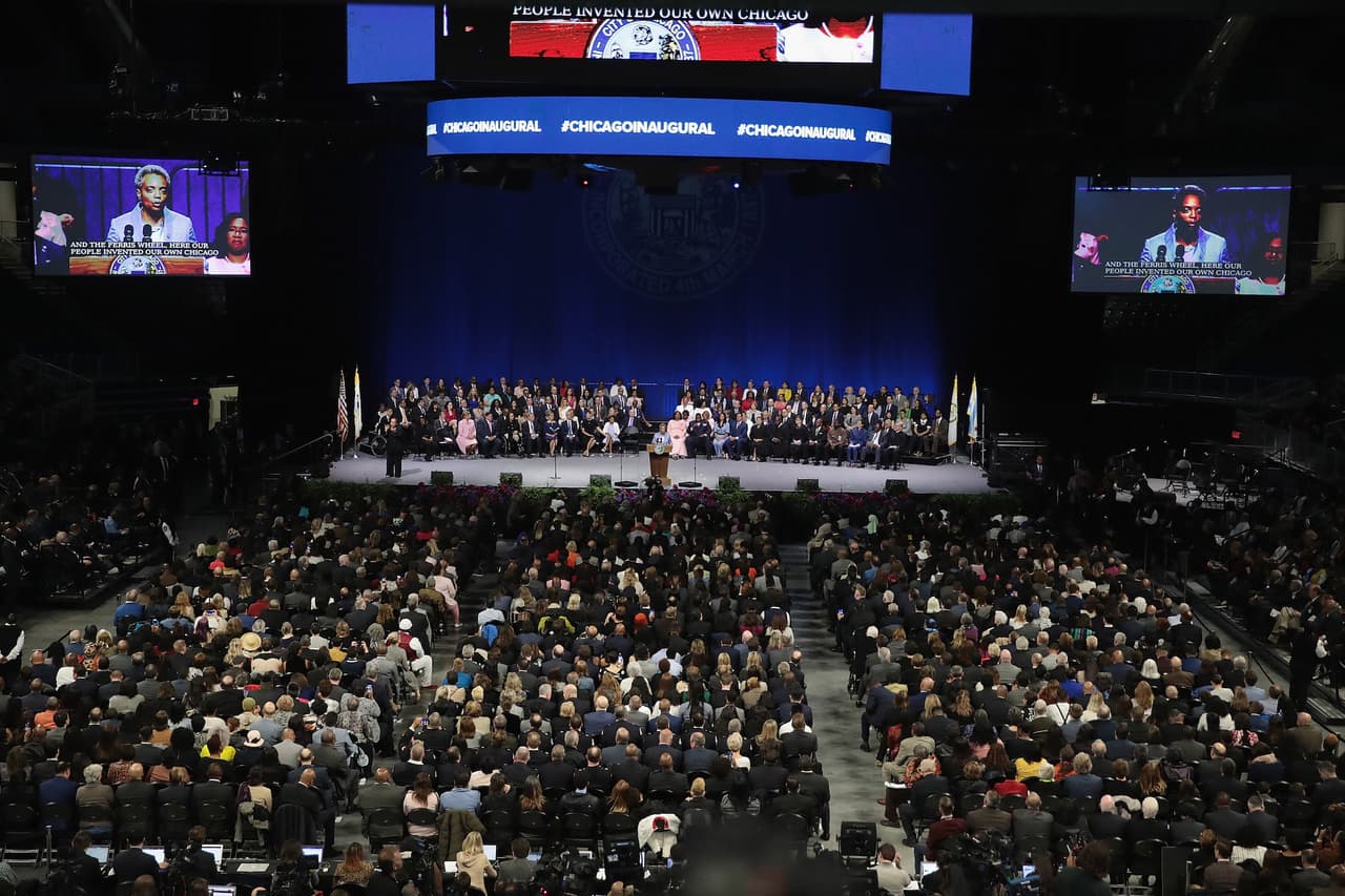 Lightfoot hizo su juramento, pero también la Secretaria de la ciudad, la tesorera y 50 concejales.
