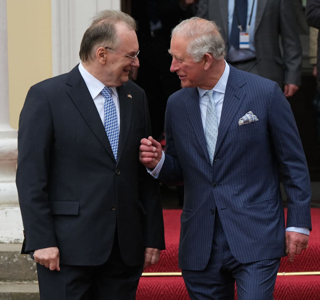 "No podríamos estar más encantados con las noticias y estamos ansiosos por conocer al bebé cuando regresemos", confesó el príncipe Carlos en un encuentro con la prensa alemana a iniciar su gira.