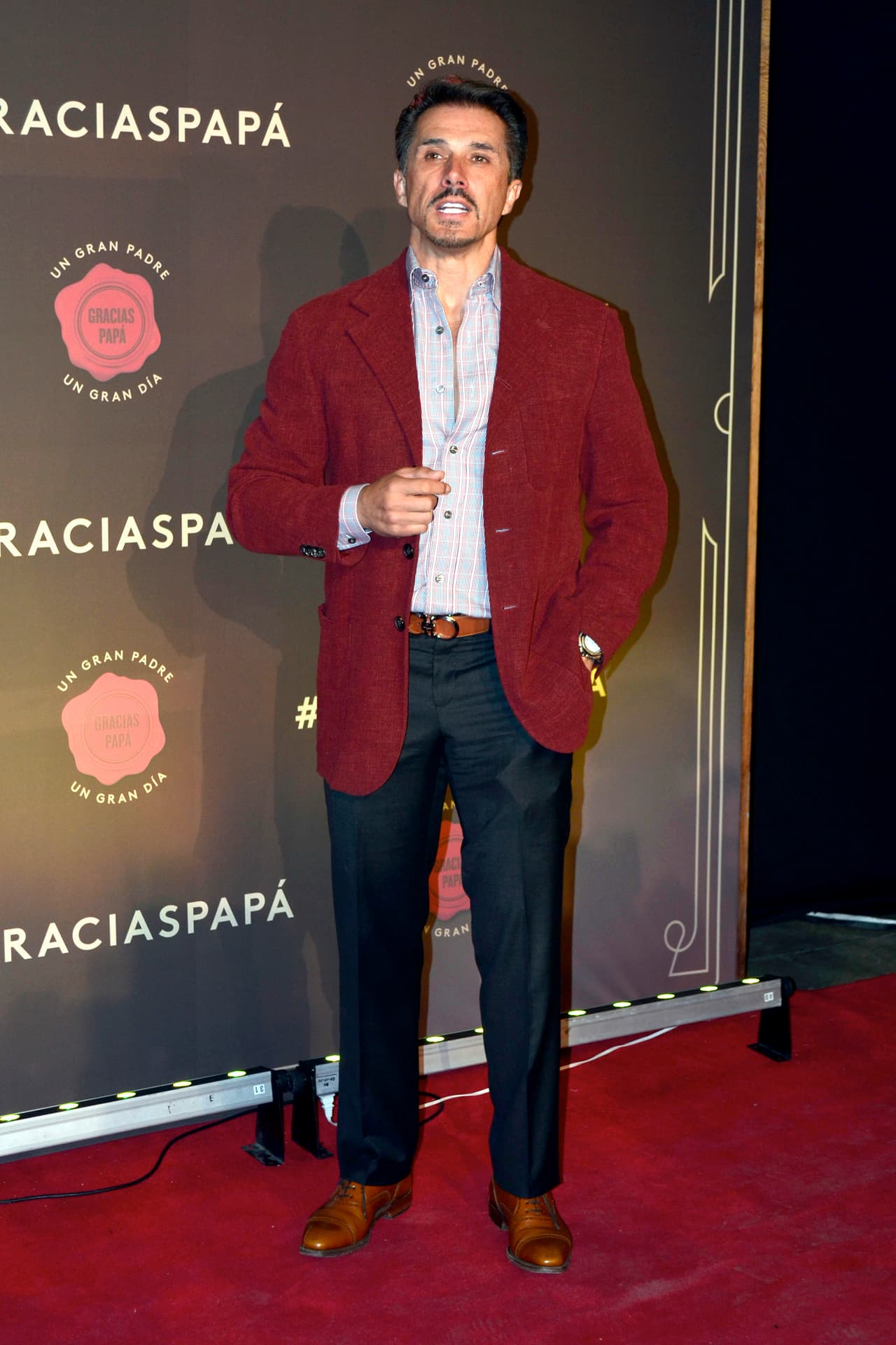 Confirmó que sí los ayudó a instalarse en aquella época. 
<br>