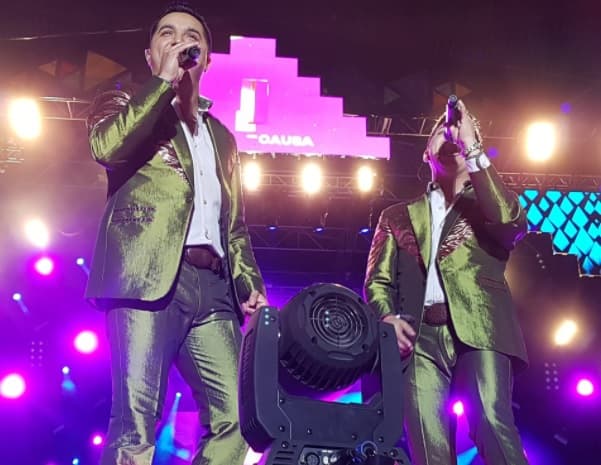 Entre los invitados, además de Álvarez, estuvo La Arrolladora Banda el Limón de René Camacho.