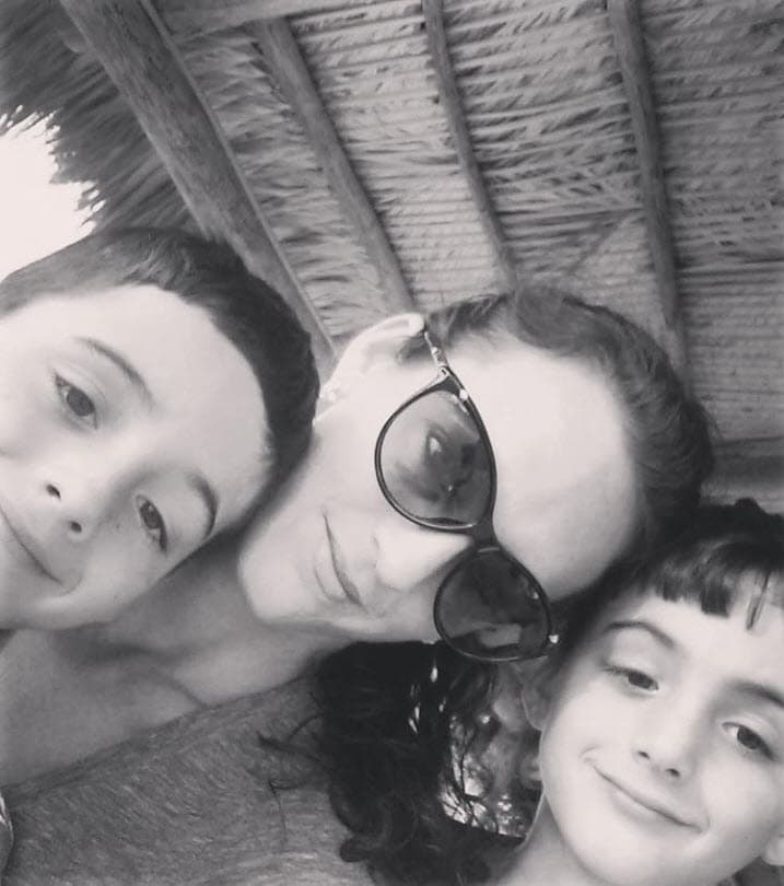 Tras una serie de estudios, los especialistas descubrieron que tenía un 
<b>tumor "del tamaño de una naranja"</b> en el lado izquierdo de su cerebro. 
<br>