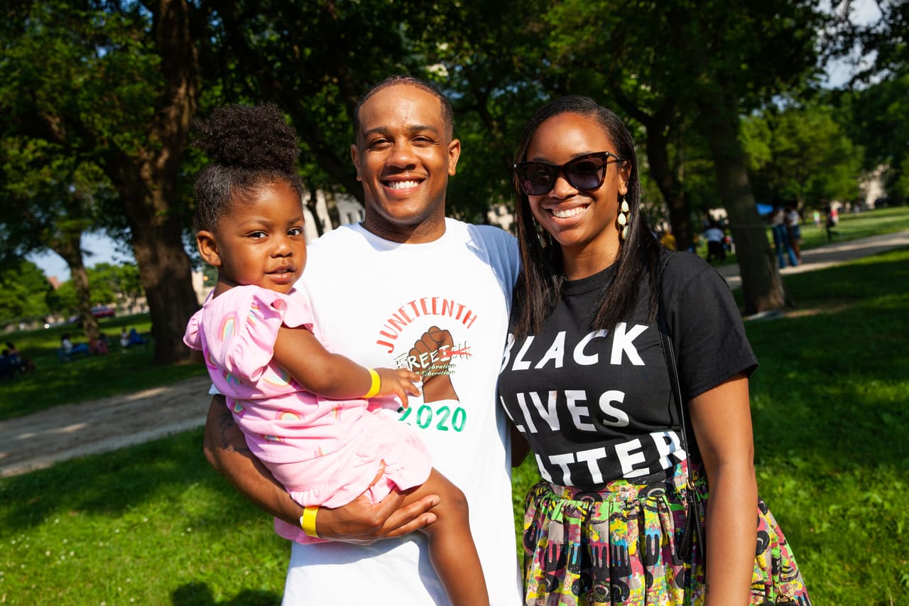 "
<b>Generalmente pensamos que la esclavitud terminó hace mucho tiempo, pero en realidad después de la esclavitud se crearon diferentes tipos de instituciones para mantener esa desigualdad</b>. Después de la esclavitud se utilizaba la idea de criminalizar a la gente, de meterla presa y convertirla en mano de obra gratis, casi igual que la esclavitud, por cualquier crimen. Eso fue en el siglo 19".