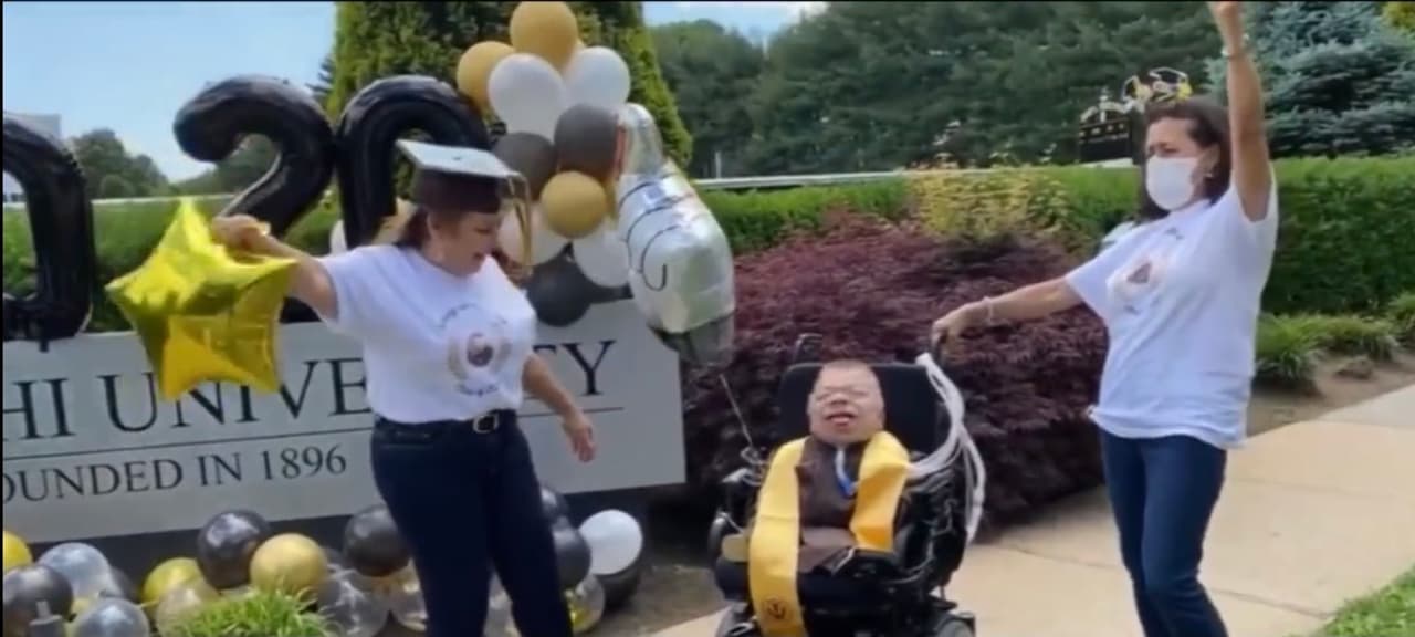 Por eso, aunque muchas veces su estado físico no es el mejor y tiene que luchar, mientras su madre dice que es muy duro verlo casi ahogarse, él agradece la oportunidad de estar vivo para seguir cumpliendo muchas metas que parecían inalcanzables.
<br>