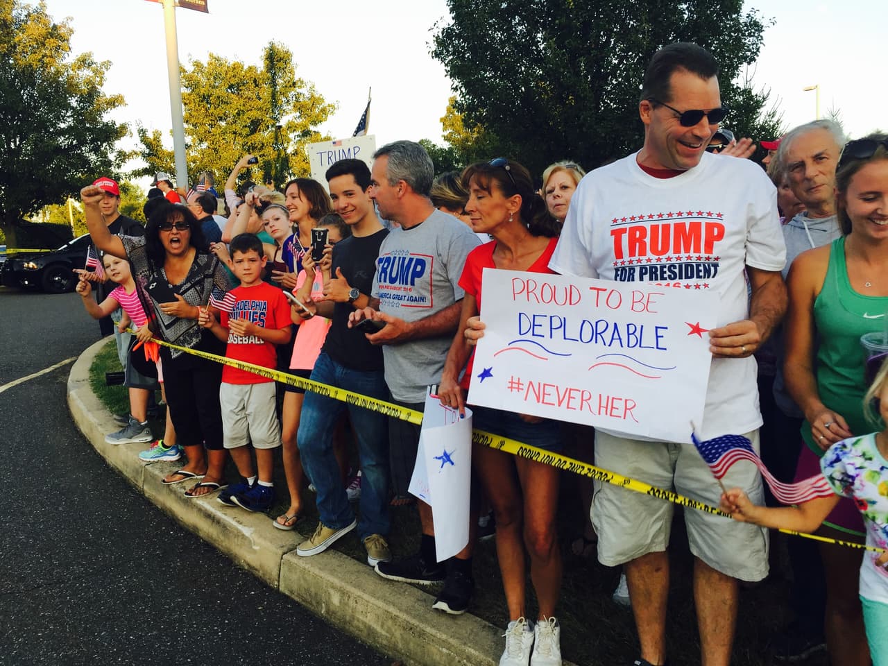 Seguidores de trump en Aston (Pensilvania).