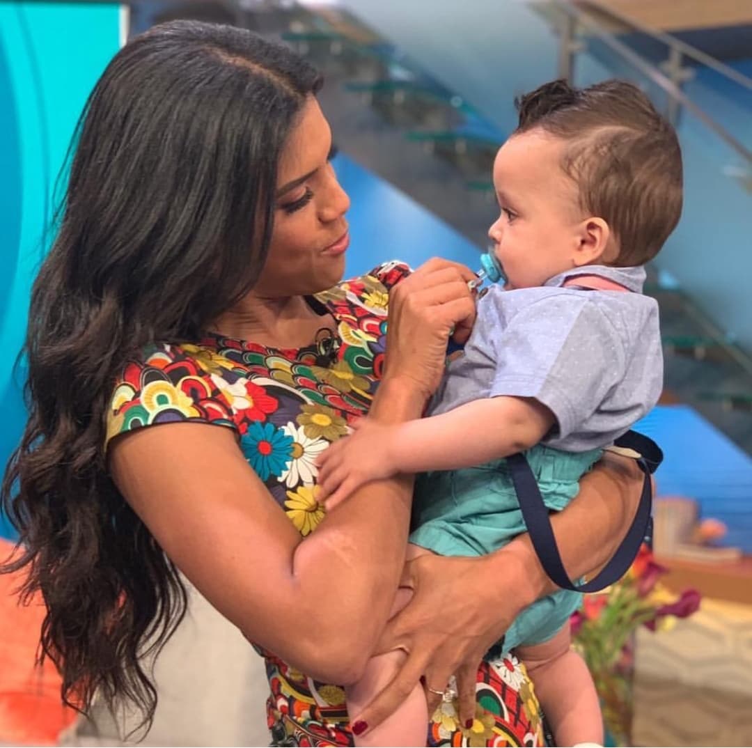 A Francisca Lachapel le encantan los niños, aquí la vemos haciéndole cariños al bebé de su amiga Ana Patricia.
<br>