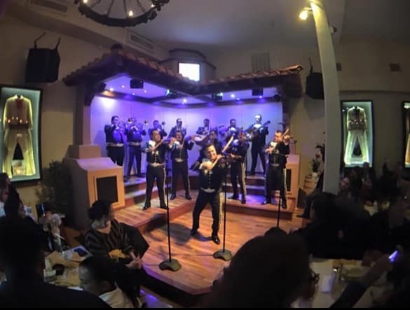 De la mano del músico Natividad "Nati" Cano, fundador del mariachi Los Camperos de Nati Cano, la fonda abrió sus puertas en 1969 sobre el Bulevar Wilshire, a una calle del Parque MacArthur