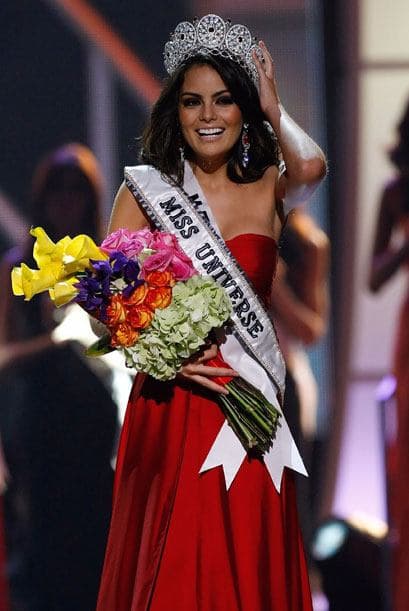 "Mi corona se la dedico a México y para todos los que creyeron en mi", comentó la mexicana.