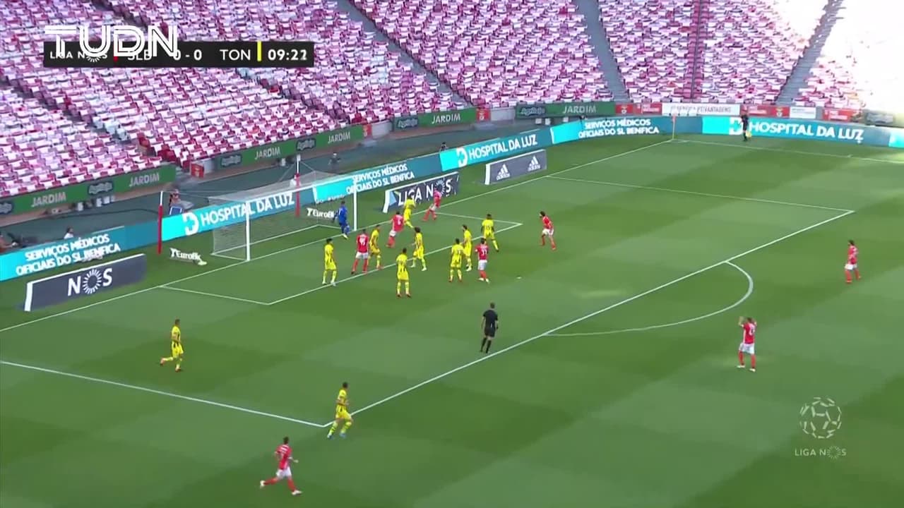 Benfica roba liderato al Porto a pesar de no ganar