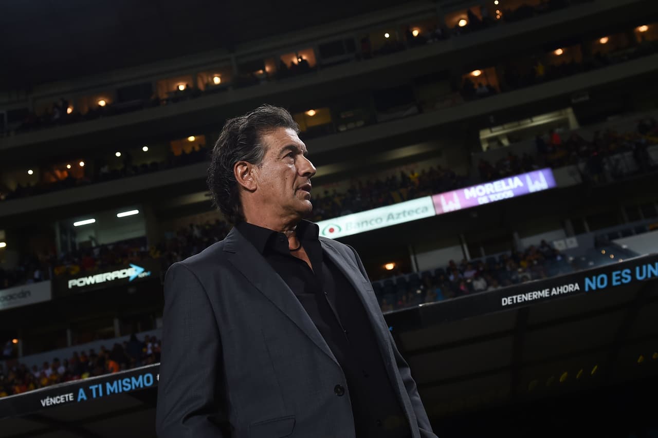 Rubén Omar Romano cuenta con las nacionalidades argentina y mexicana, fue mediocampista y finalizó su carrera en el Atlante.