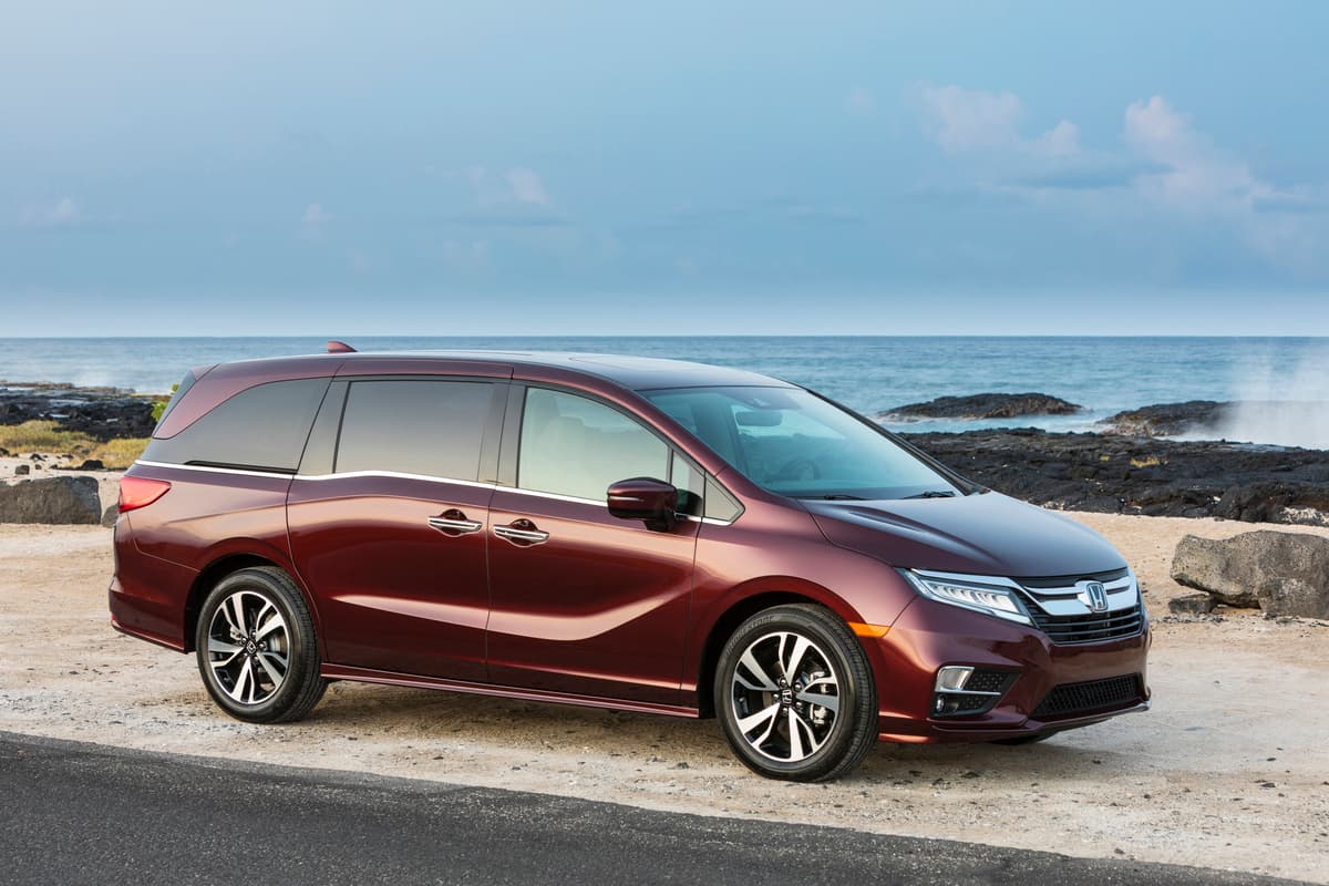 <b>Honda Odyssey </b>
<br>Si la minivan que está en la cochera se usa solo para ir por los niños a la escuela o fines de semana, incluirla en el servicio de Uber es una excelente opción. Si bien los viajes de minivan (Uber XL) no son tan solicitados como el Uber X, son una buena fuente de ingreso por el costo del viaje y porque puede llevar a más de seis ocupantes.