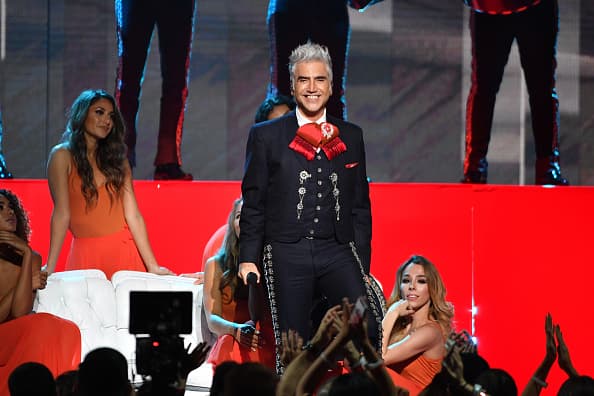 "Estaba mi mamá oyéndolo cantar. Alejandro cantó dos canciones que a mi mamá bueno… la de 'Cien años' y la de 'Júrame' y estaba hasta aplaudiéndole y le decía: 'Así se canta, así se canta'. 
<b>Estaba muy emocionada</b>", detalló la hija de la cantante en ese entonces.
<br>