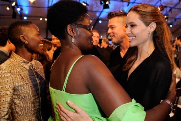 Brad y Angelina convivieron con Lupita y su madre, Dorothy Nyong'o. Mira aquí los videos más chismosos.