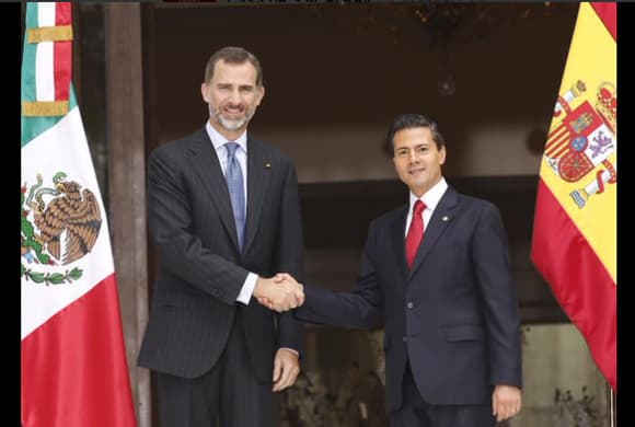 Tras la interpretación de los himnos nacionales de ambos países, fue el presidente de México el encargado de pronunciar unas palabras.