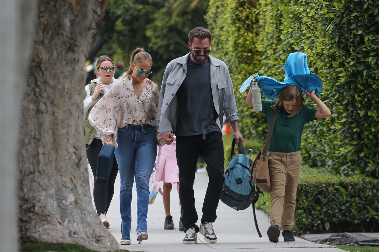 Ben lució en jeans y tenis (como acostumbra vestir) mientras Samuel iba con su uniforme de polo verde y pantalón color beige.